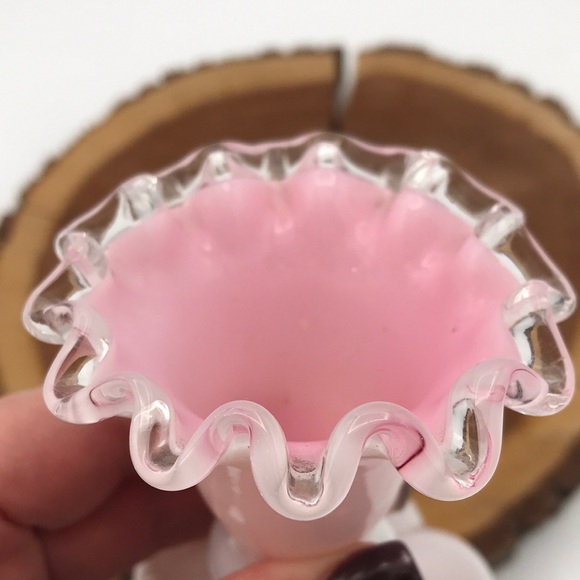 VTG Fenton Silver Crest Melon Pink & White 5” Vase - Picture 4 of 4